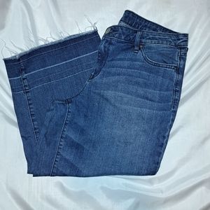 A.N.A. Women's Denim distressed hem Cropped Pants size 29/8